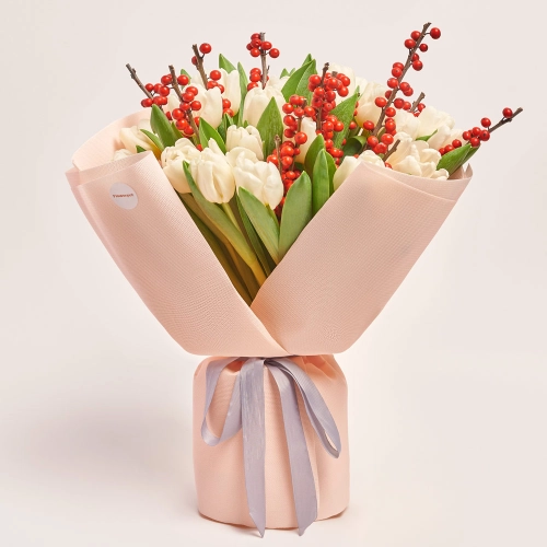 Зображення товару Букет Дуо з білими Тюльпанами та Ілексом F676, артикул: 44324